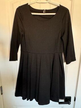 H&M Black Long Sleeve Pleated Skater Dress